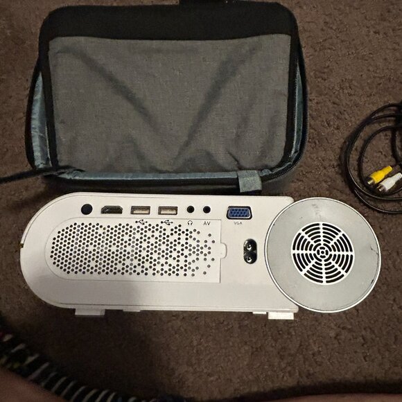 Goodee YG420 HD Video Projector w. Bag/Remote/Cables 3200 Lumen 1080p - Picture 3 of 7
